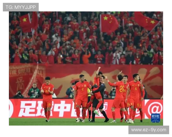 精彩足球回顾盘点：经典赛事与震撼进球的完美呈现